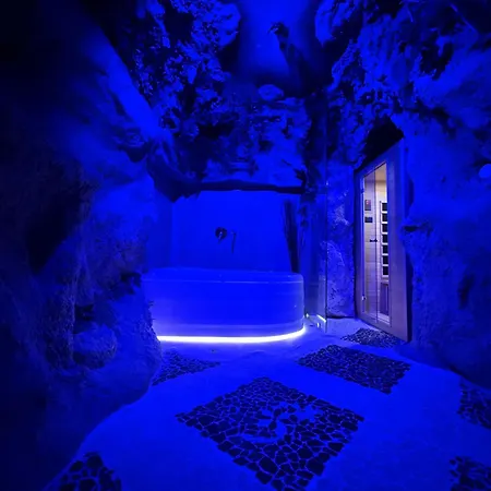 Luxury Cave With Private Jacuzzi & Sauna Thessaloniki