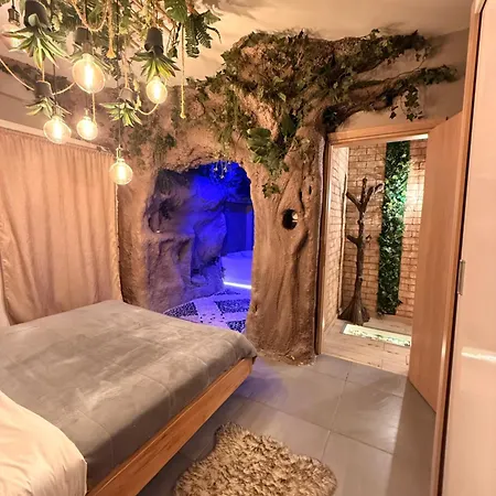 Luxury Cave With Private Jacuzzi & Sauna Apartment
