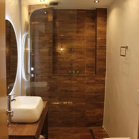 Luxury Cave With Private Jacuzzi & Sauna Apartment *